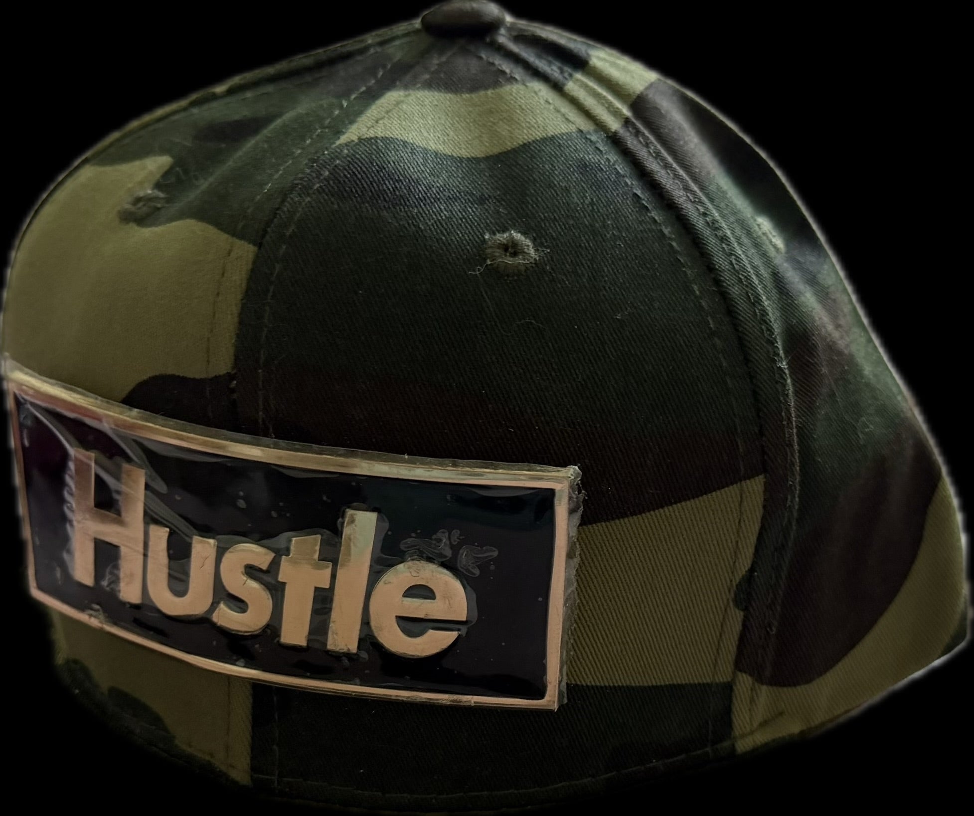 SnapBack with metallic sign “HUSTLE”