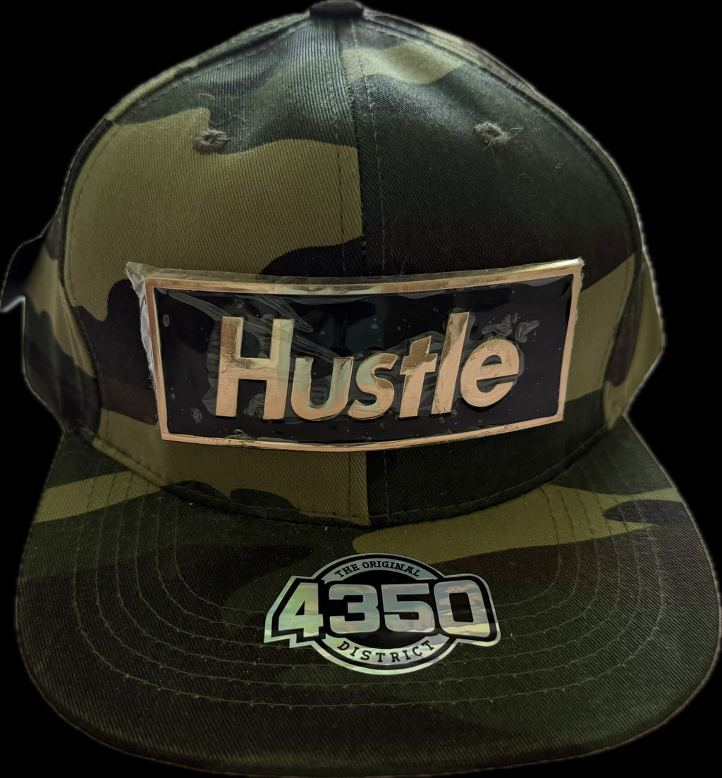 SnapBack with metallic sign “HUSTLE”